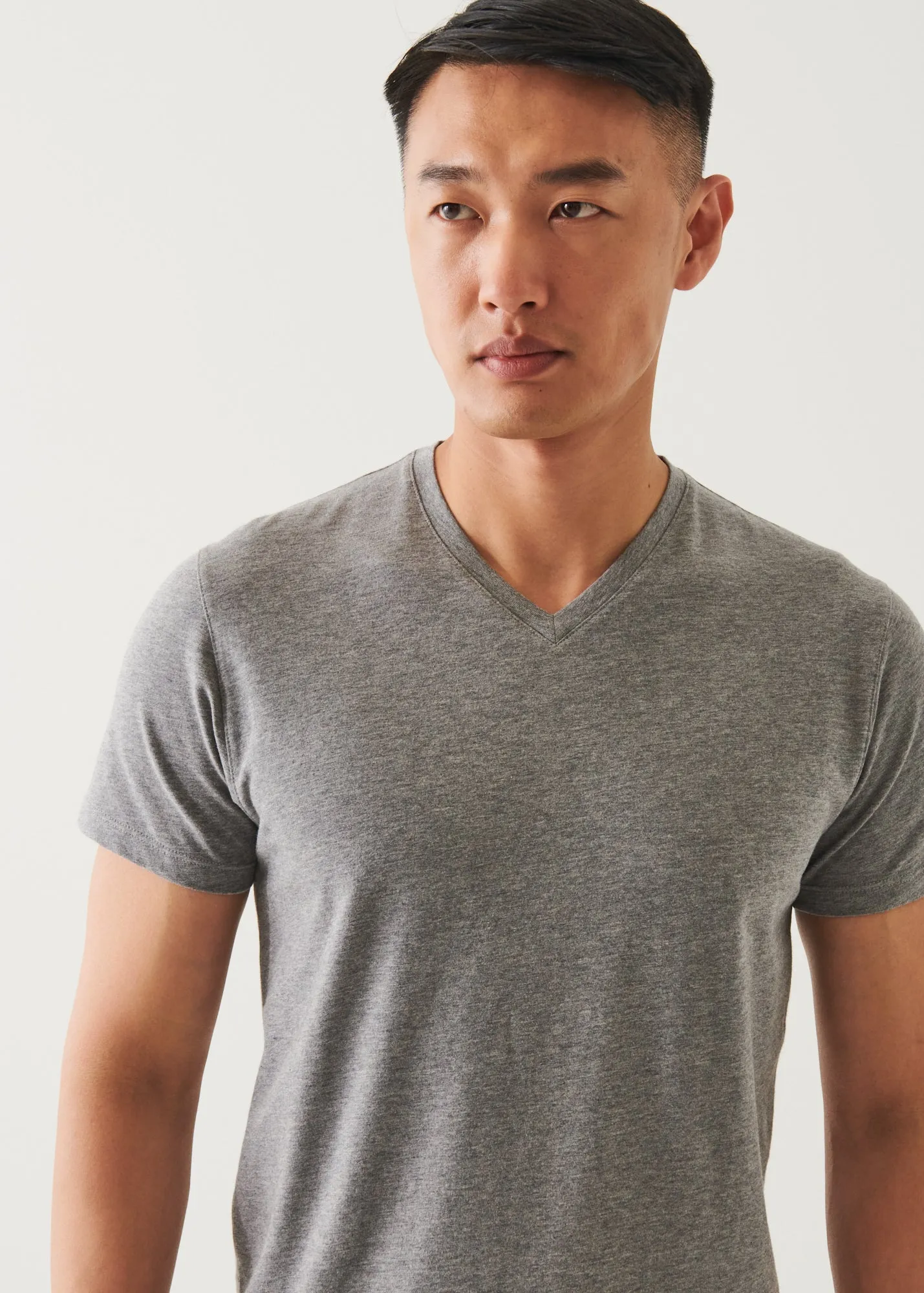 PIMA COTTON STRETCH V-NECK T-SHIRT