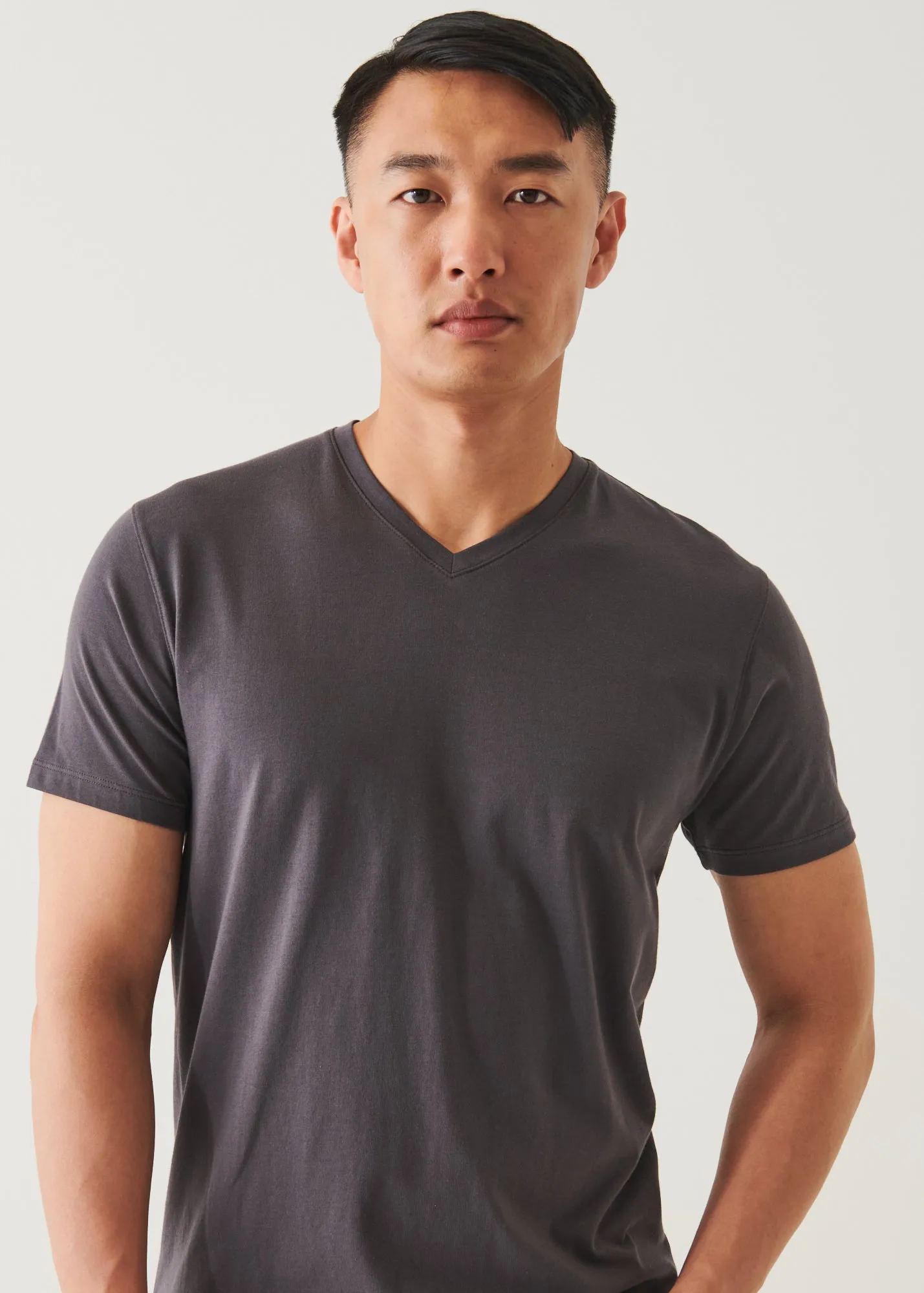 PIMA COTTON STRETCH V-NECK T-SHIRT