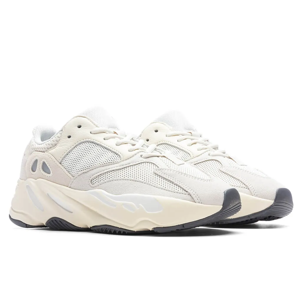 Yeezy Boost 700 - Analog