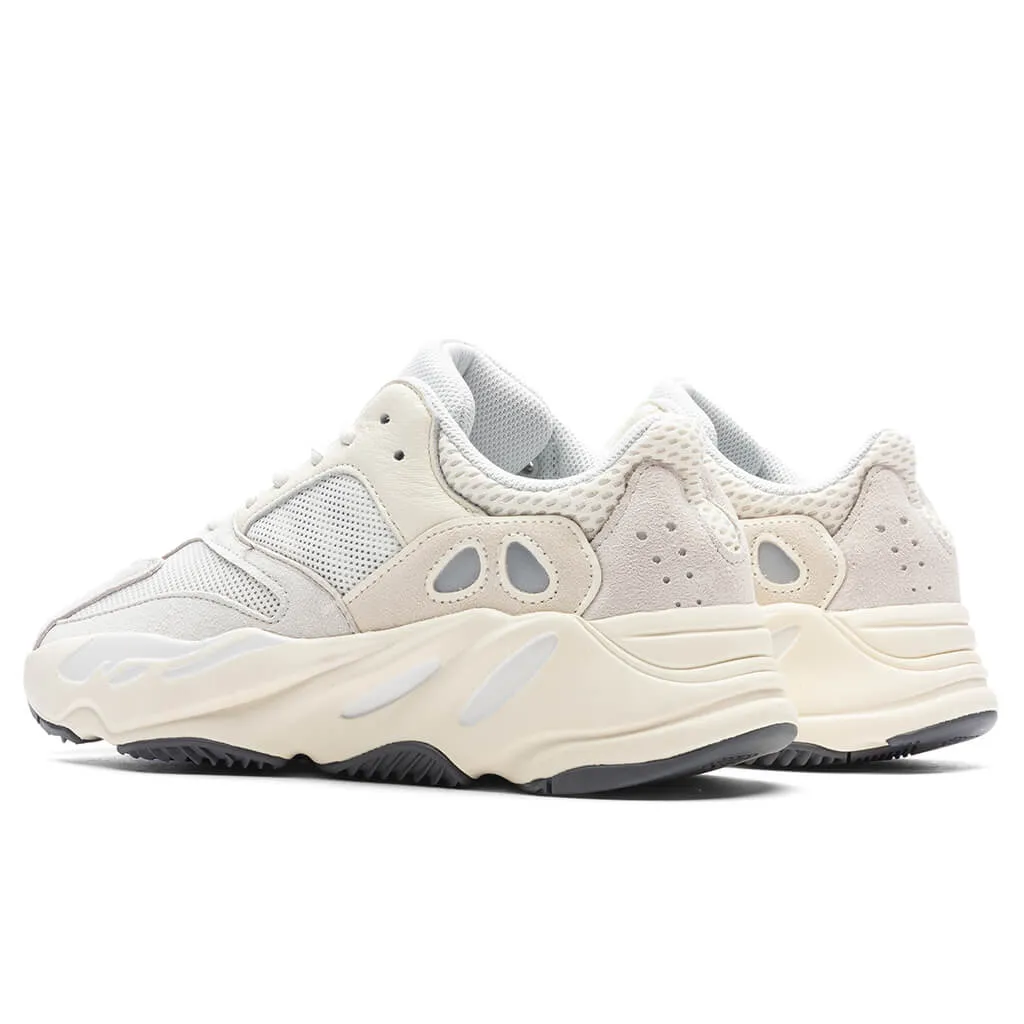 Yeezy Boost 700 - Analog